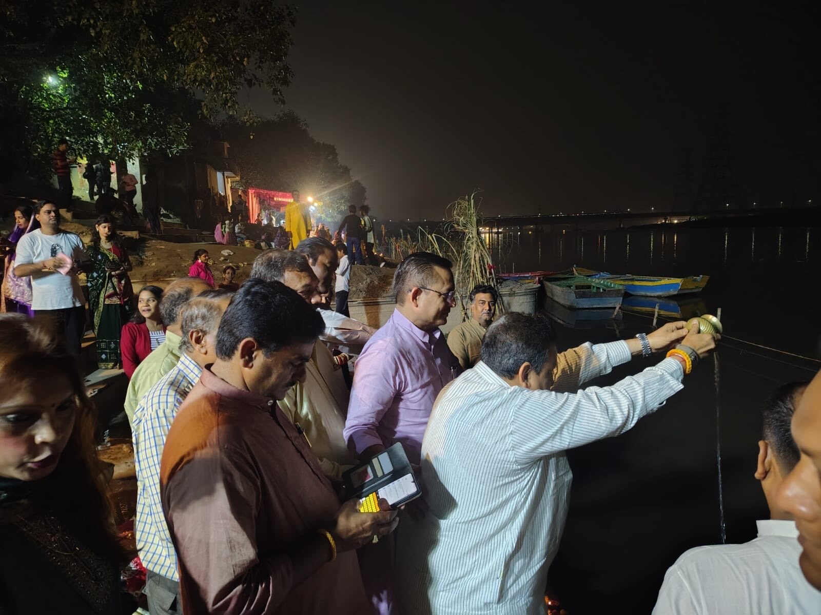 छठ महापर्व आस्था और विश्वास सहित आर्थिक गतिविधियों में वृद्धि का अद्भुत संगम बना  देश भर में छठ पर 50 हज़ार करोड़ रुपए से अधिक का हुआ कारोबार