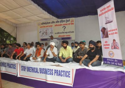 Traders Massive Dharna on Online Retail Issues